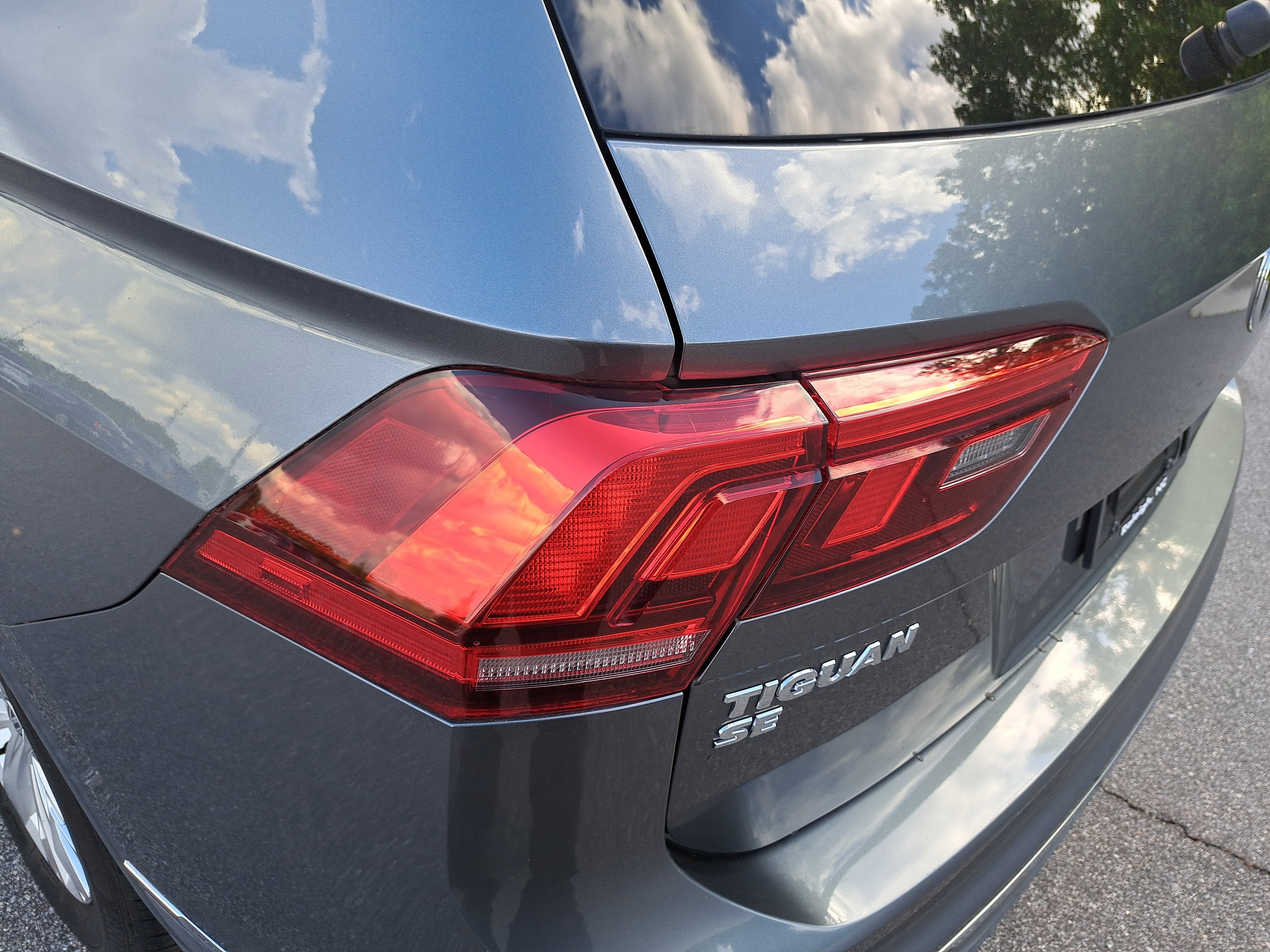 Used 2018 Volkswagen Tiguan SE w/ Panoramic Sunroof Package AWD/4WD image 31