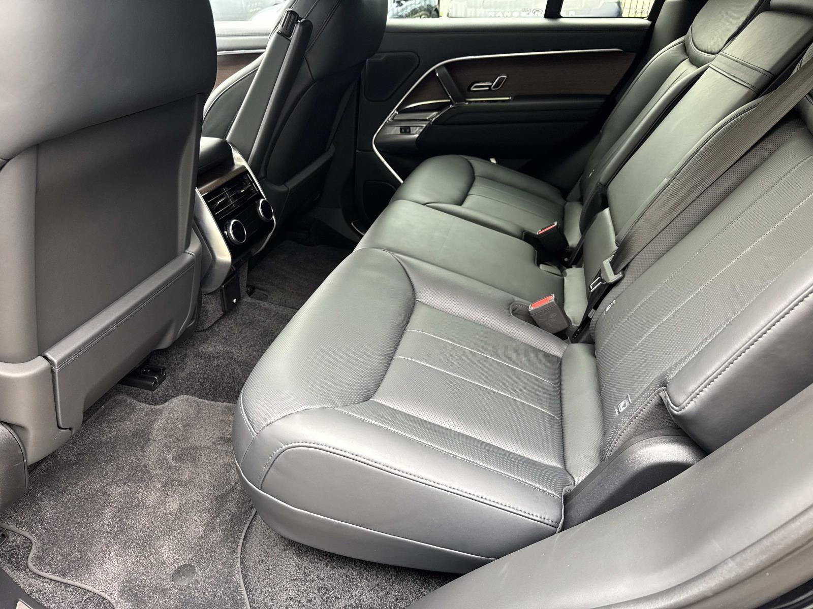 Used 2023 Land Rover Range Rover SE image 15