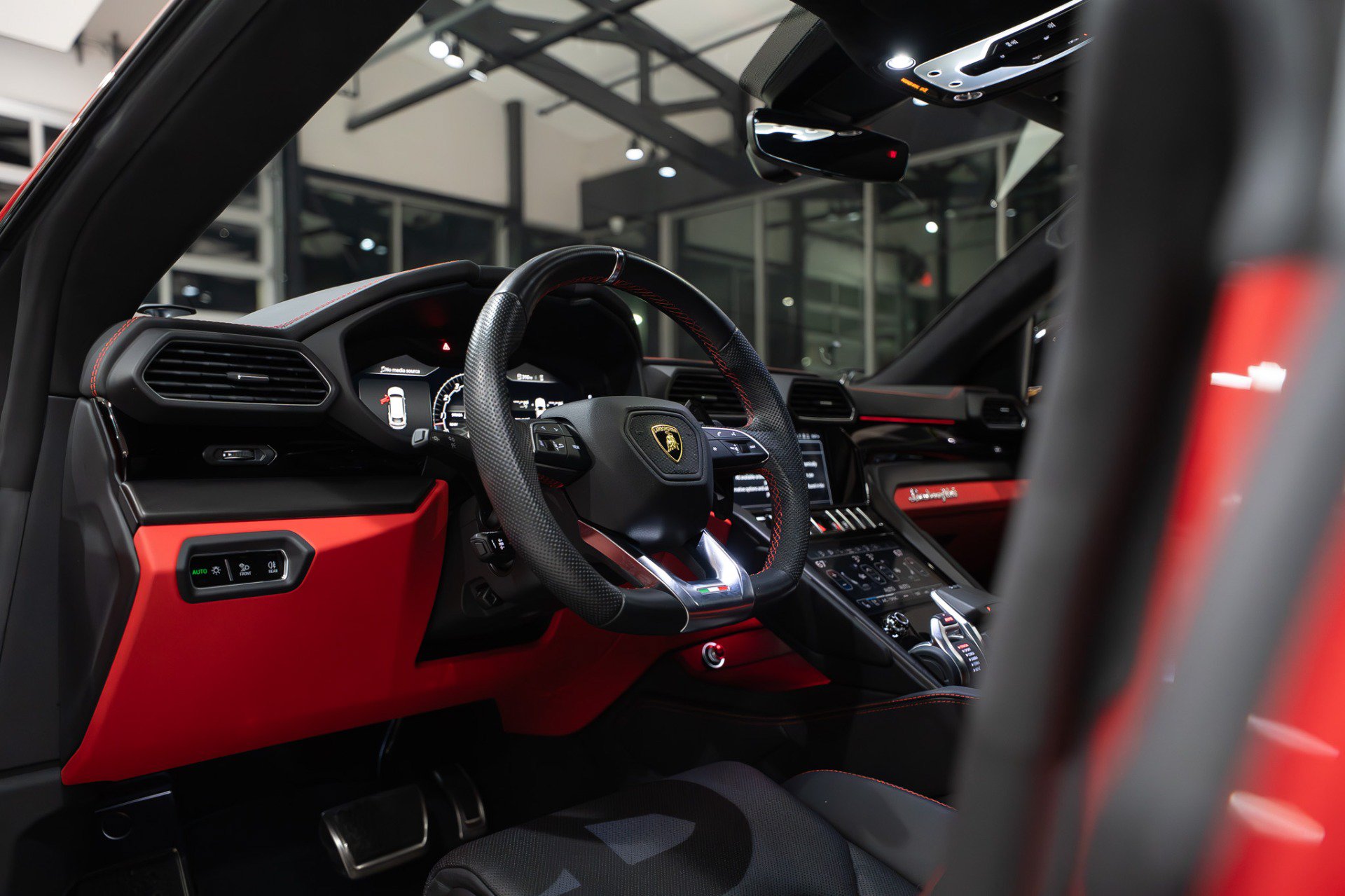 Used 2022 Lamborghini Urus AWD/4WD image 14
