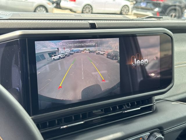 Used 2024 Jeep Wrangler Unlimited Sahara AWD/4WD image 23