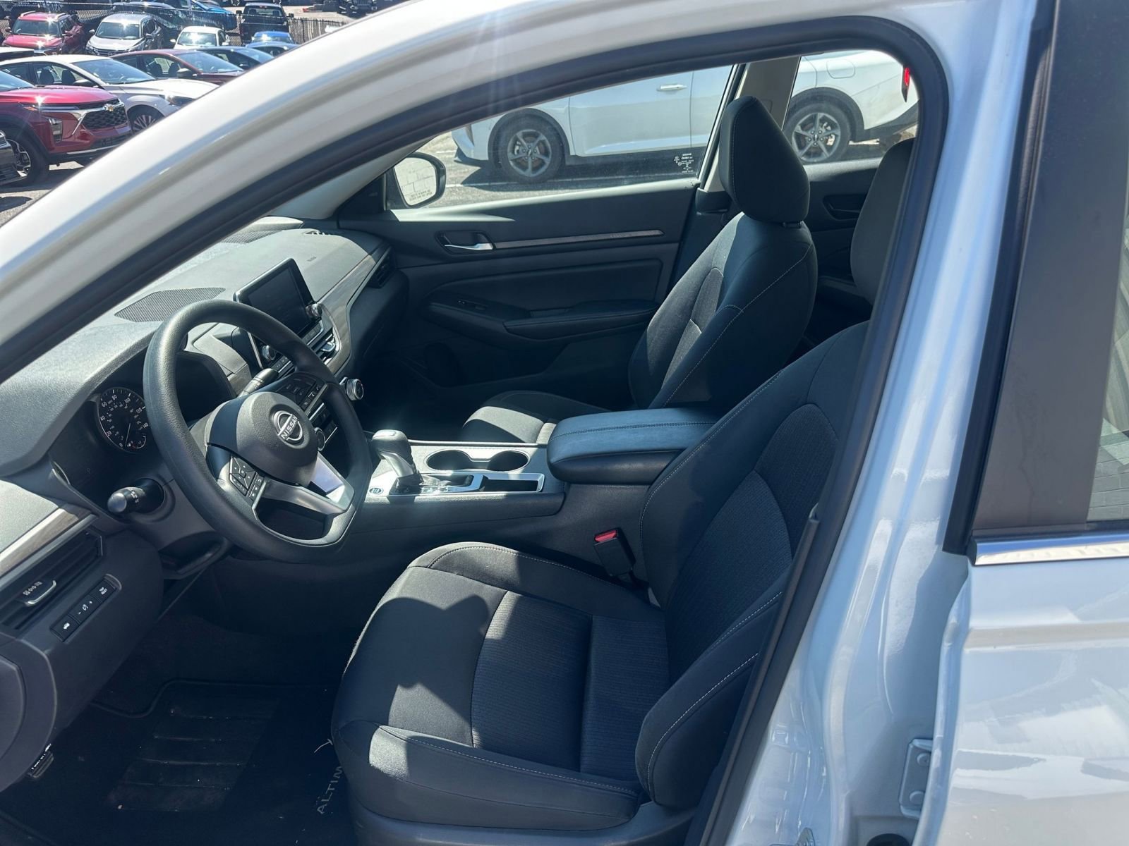 Used 2025 Nissan Altima 2.5 SV FWD image 27