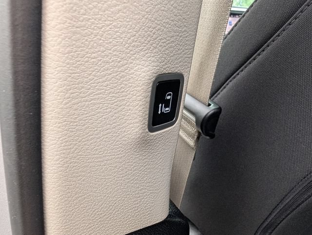 Used 2023 Chrysler Voyager LX FWD image 17