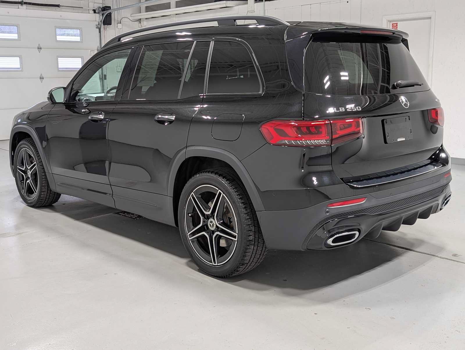 Used 2023 Mercedes-Benz GLB 250 4MATIC image 8