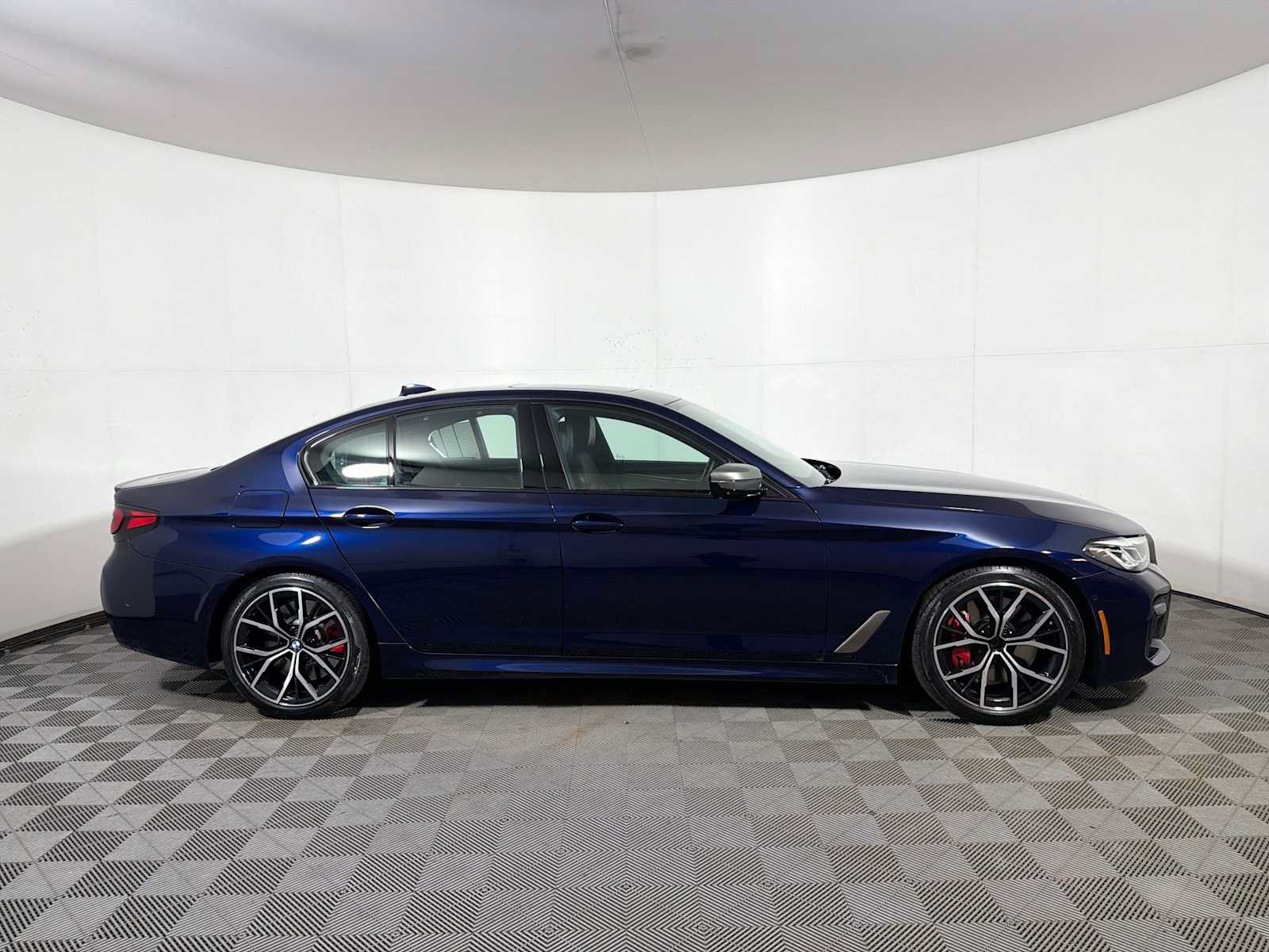 Used 2022 BMW M550i xDrive w/ Executive Package AWD/4WD image 7
