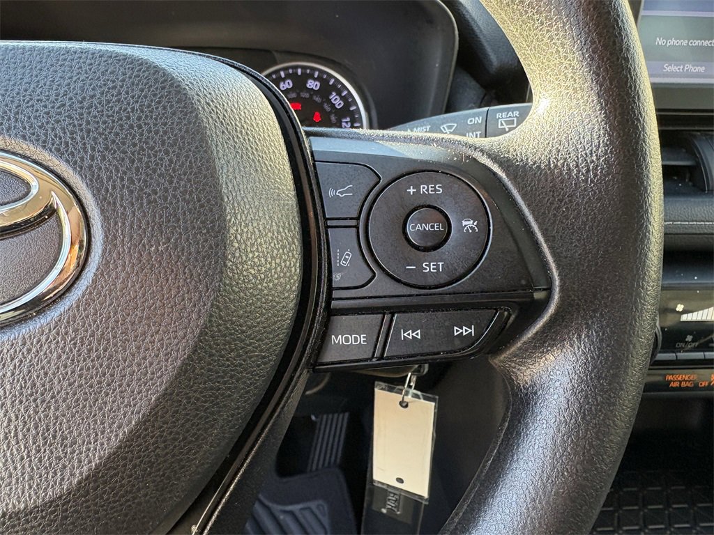 Used 2022 Toyota RAV4 LE image 17