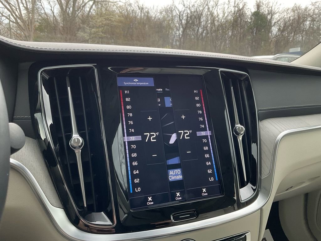 Used 2020 Volvo S60 T5 Inscription image 21