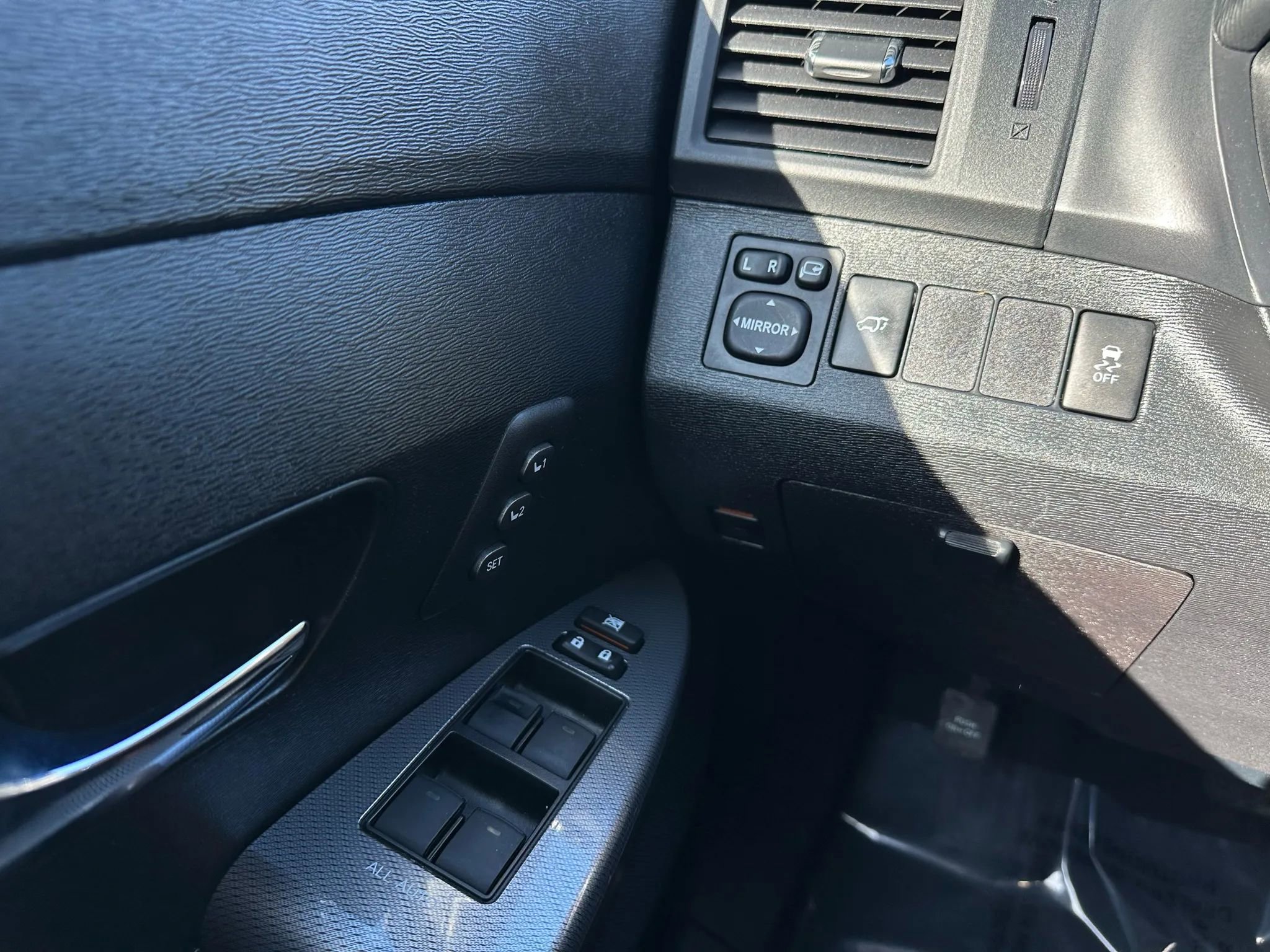 Used 2015 Toyota Venza XLE image 36