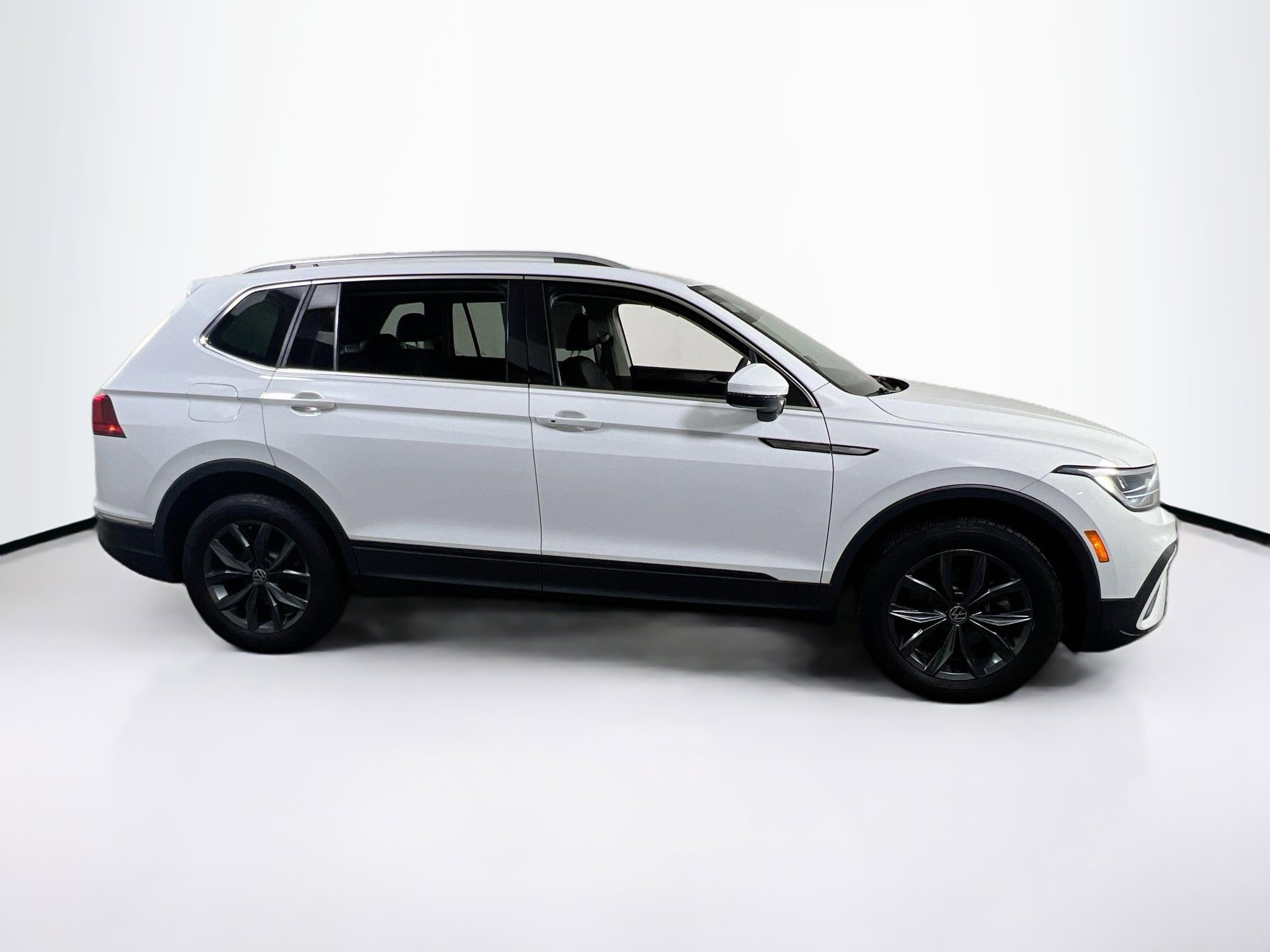Used 2022 Volkswagen Tiguan SE image 4
