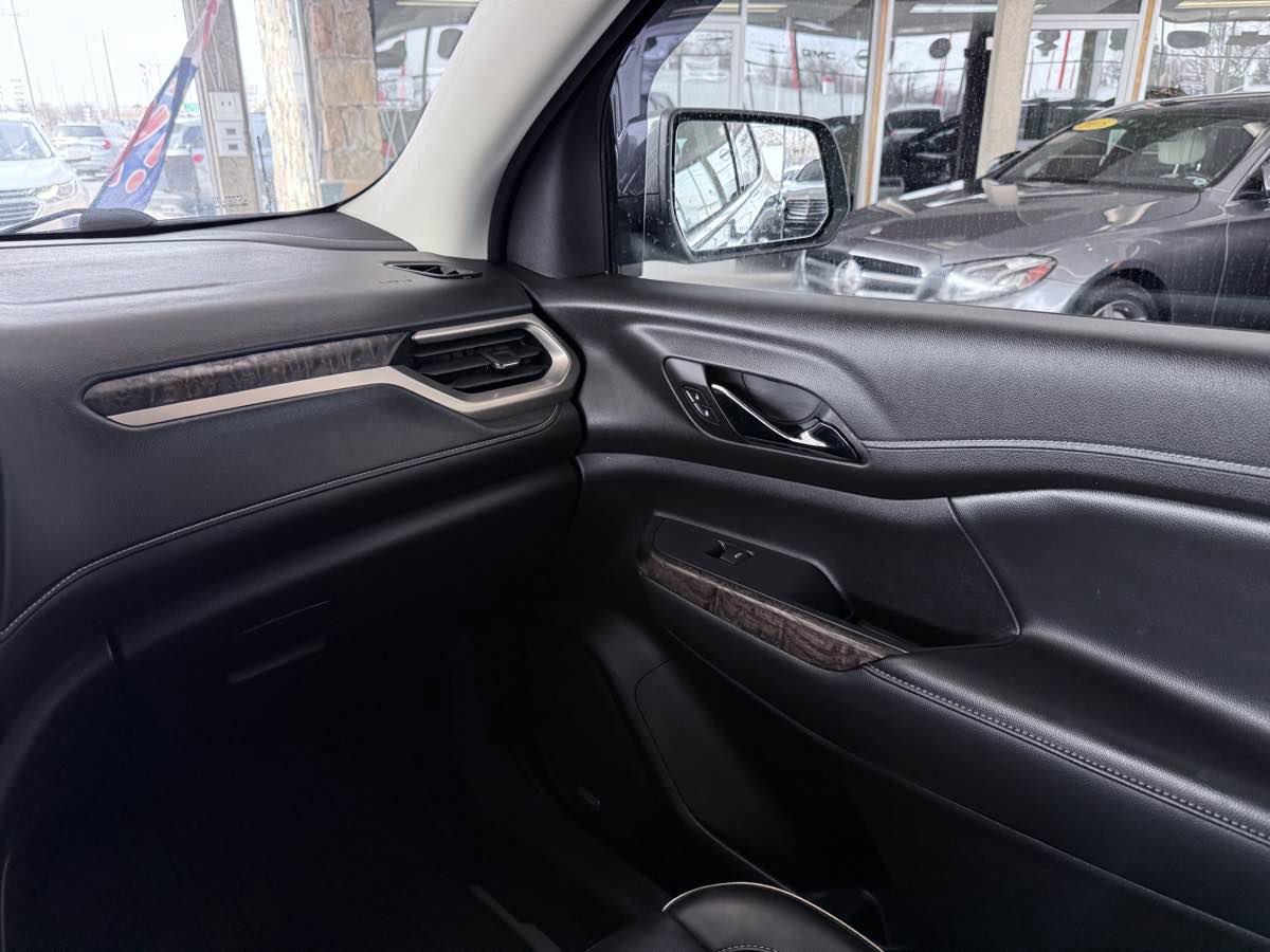 Used 2022 GMC Acadia Denali w/ Denali Ultimate Package FWD image 47