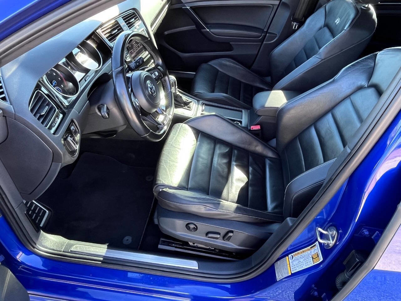 Used 2015 Volkswagen Golf R 4-Door image 22