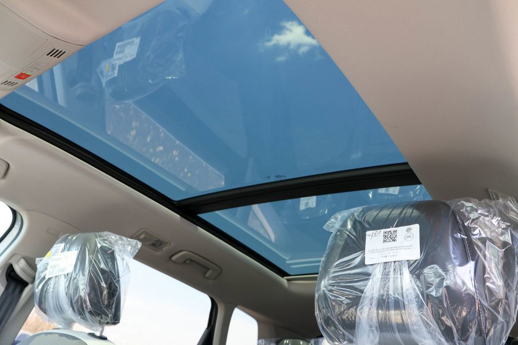 New 2025 Volkswagen Taos SE image 6