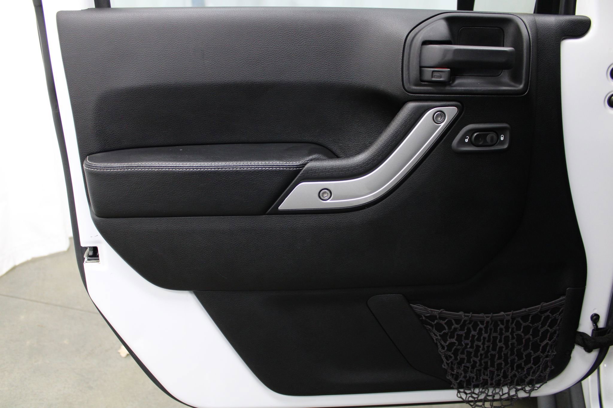 Used 2017 Jeep Wrangler Unlimited Rubicon image 9