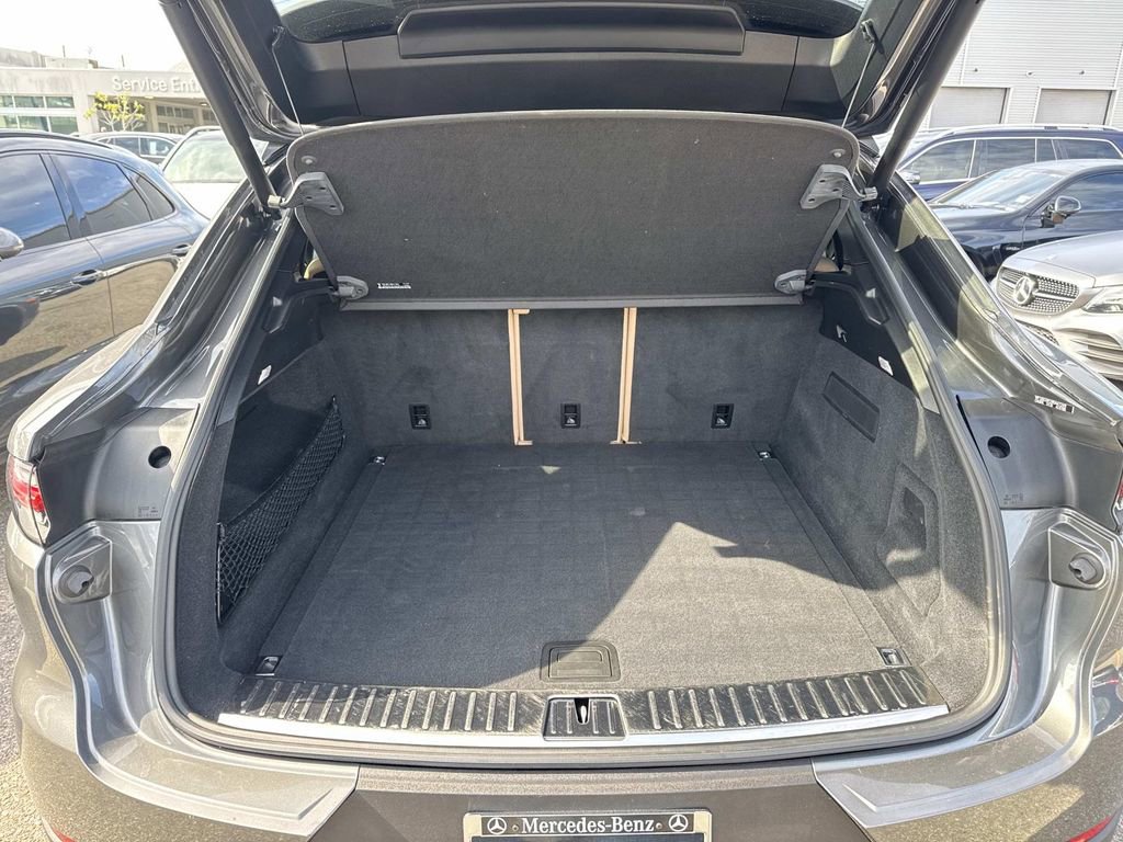 Used 2022 Porsche Cayenne Platinum Edition image 8