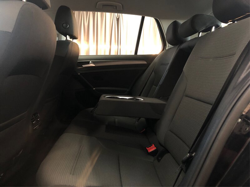 Used 2017 Volkswagen e-Golf SE w/ DC Fast Charging Package image 10