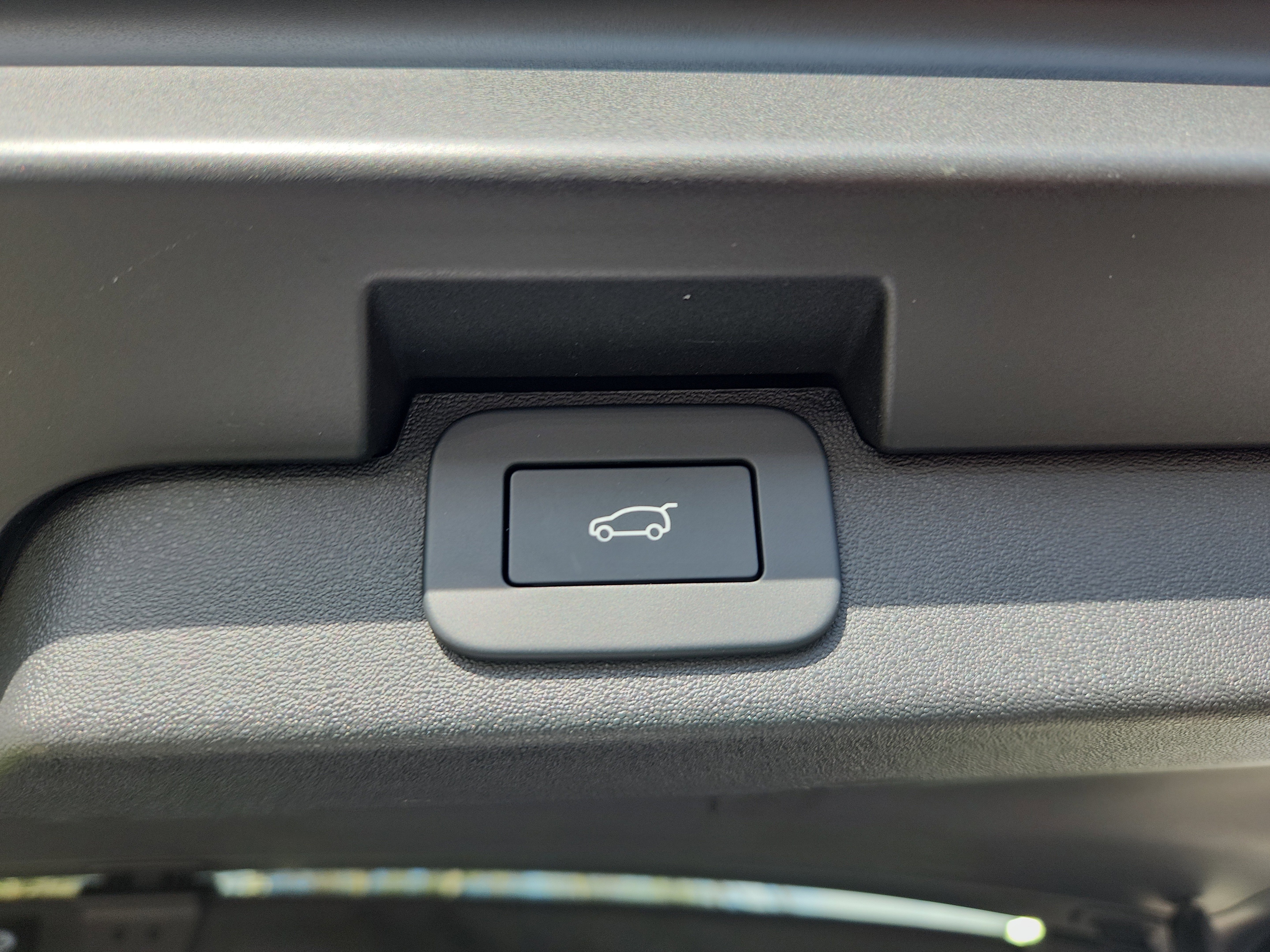 Certified 2025 Land Rover Discovery S image 14