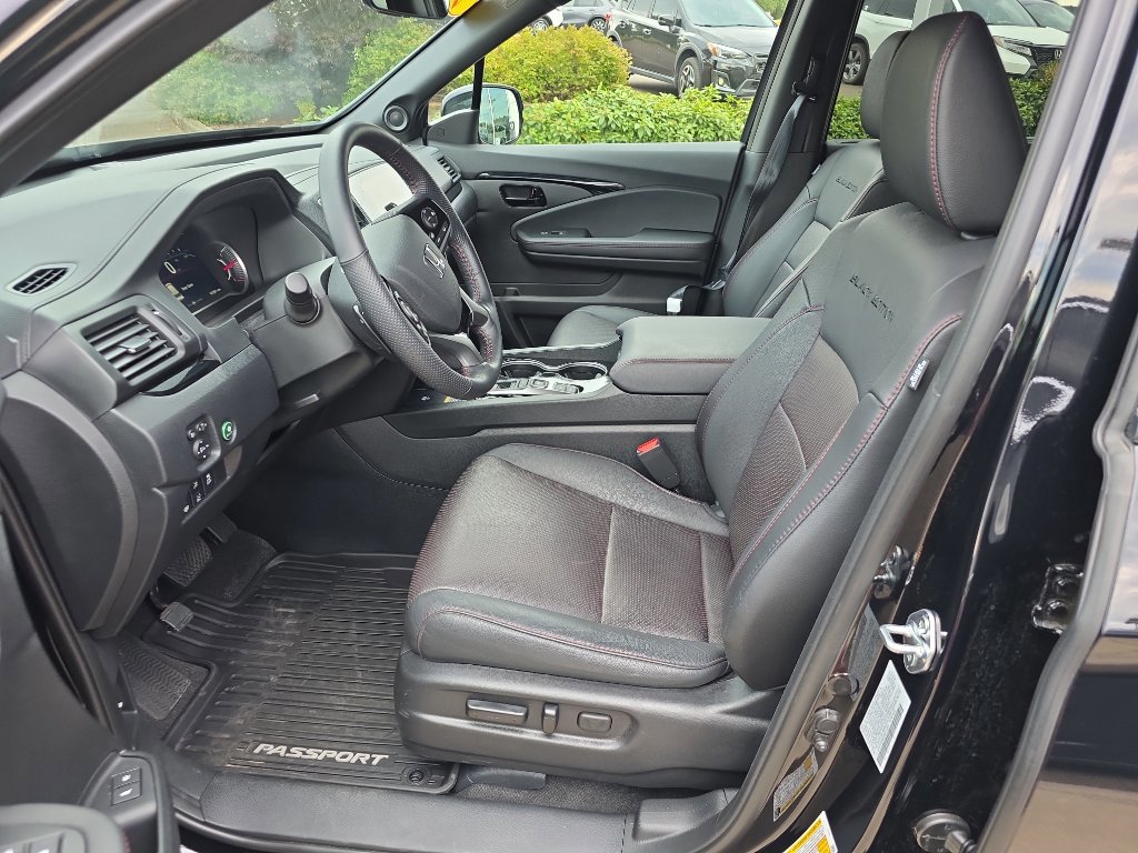 Used 2024 Honda Passport Black Edition image 13