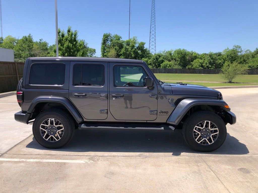 New 2025 Jeep Wrangler Unlimited Sahara w/ Safety Group AWD/4WD image 9