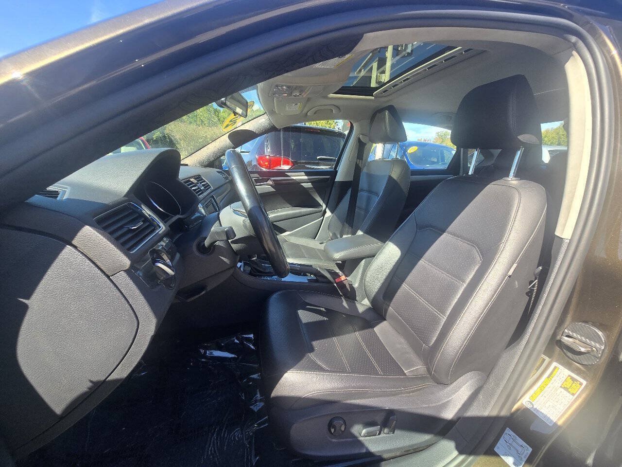 Used 2019 Volkswagen Passat 2.0T Wolfsburg FWD image 17