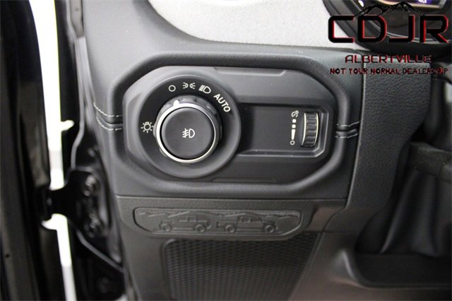 Used 2024 Jeep Wrangler Sahara w/ Technology Group image 31