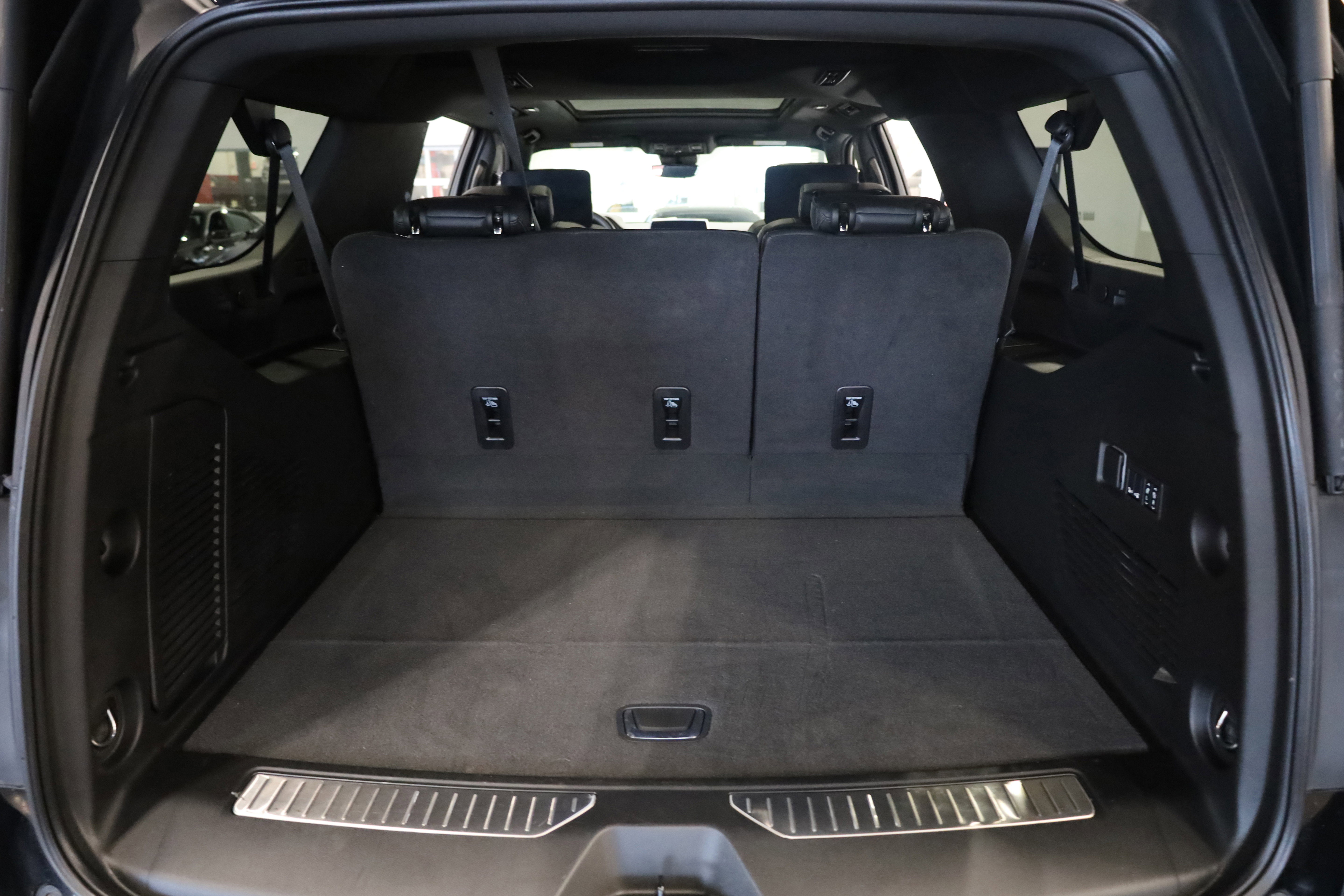 Used 2024 Chevrolet Suburban High Country w/ Advanced Technology Package image 7