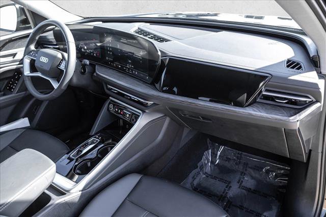 Used 2025 Audi Q5 Premium w/ Convenience Package AWD/4WD image 23