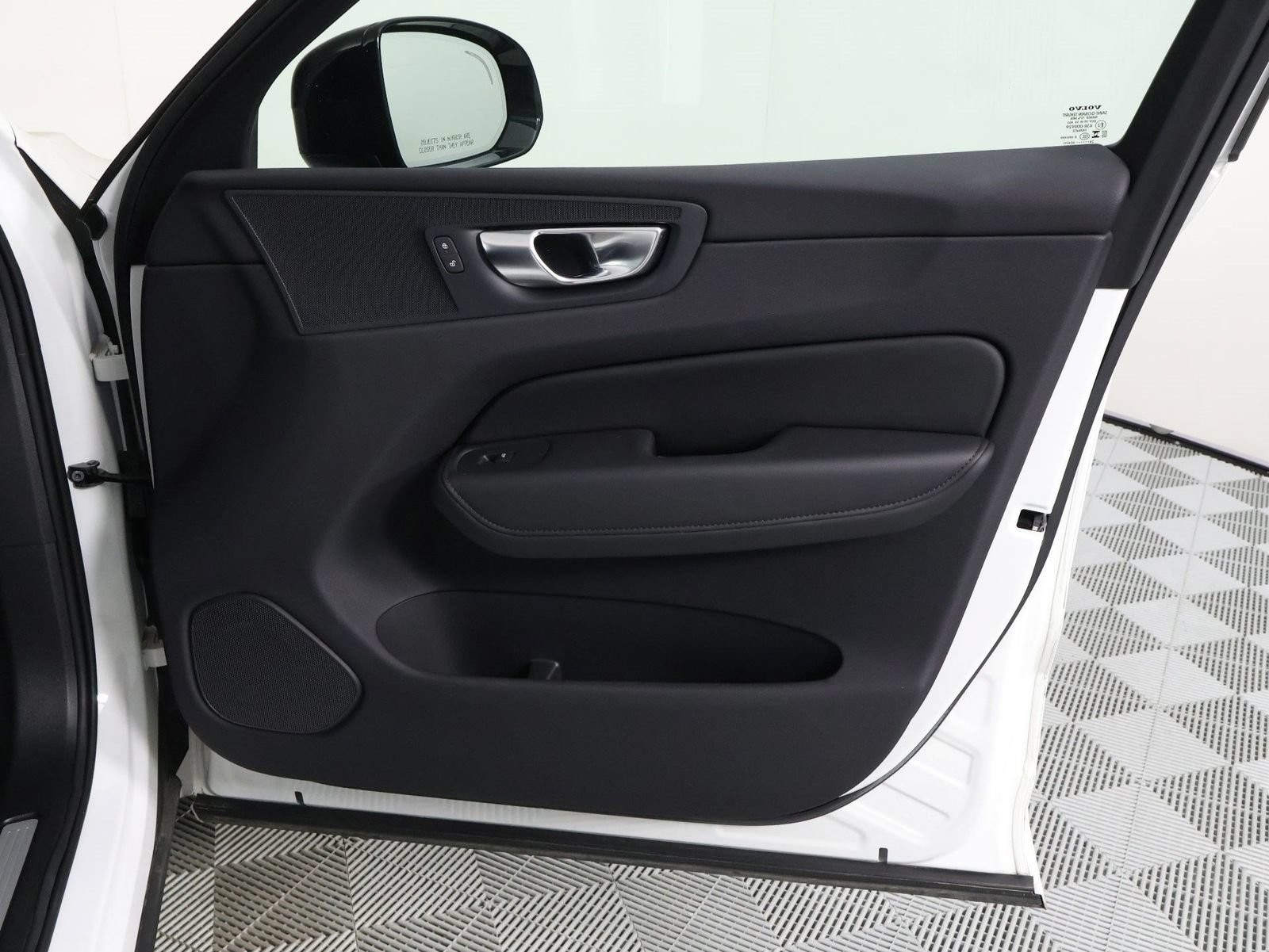 Certified 2025 Volvo XC60 T8 Core w/ Protection Package Premier AWD/4WD image 21