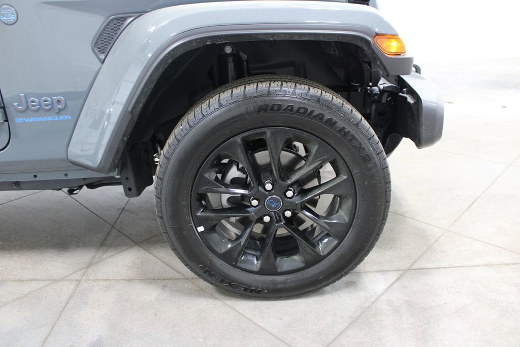 Used 2025 Jeep Wrangler Unlimited Sahara w/ Safety Group image 37