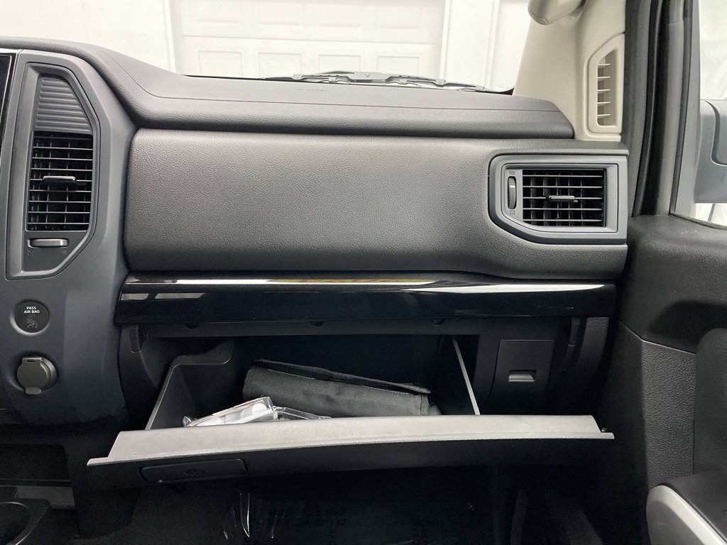 Used 2024 Nissan Titan SV image 39