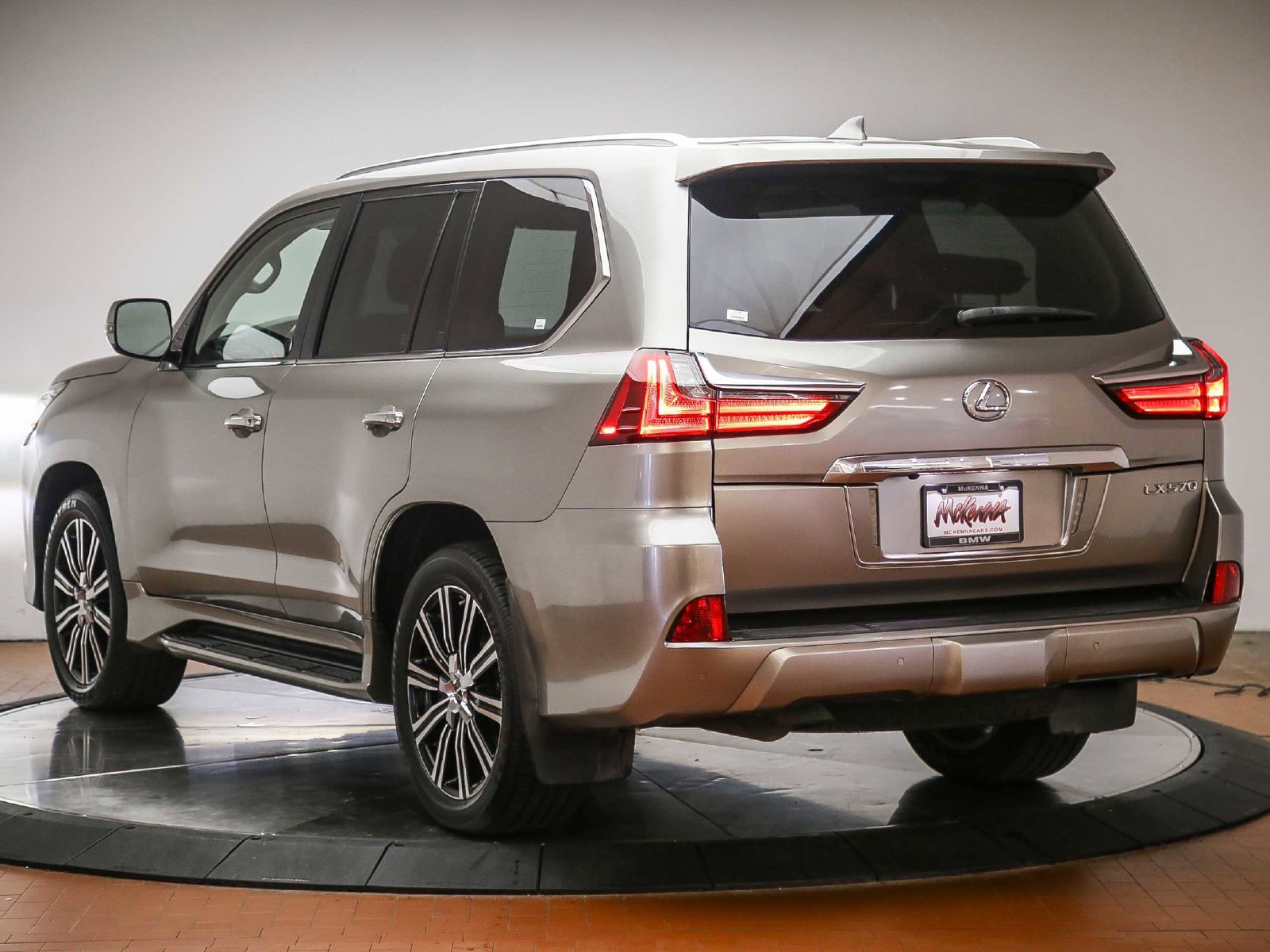 Used 2019 Lexus LX 570 4WD image 2