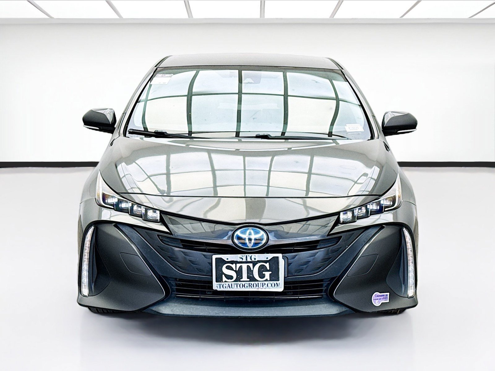 Used 2019 Toyota Prius Prime Premium FWD image 2