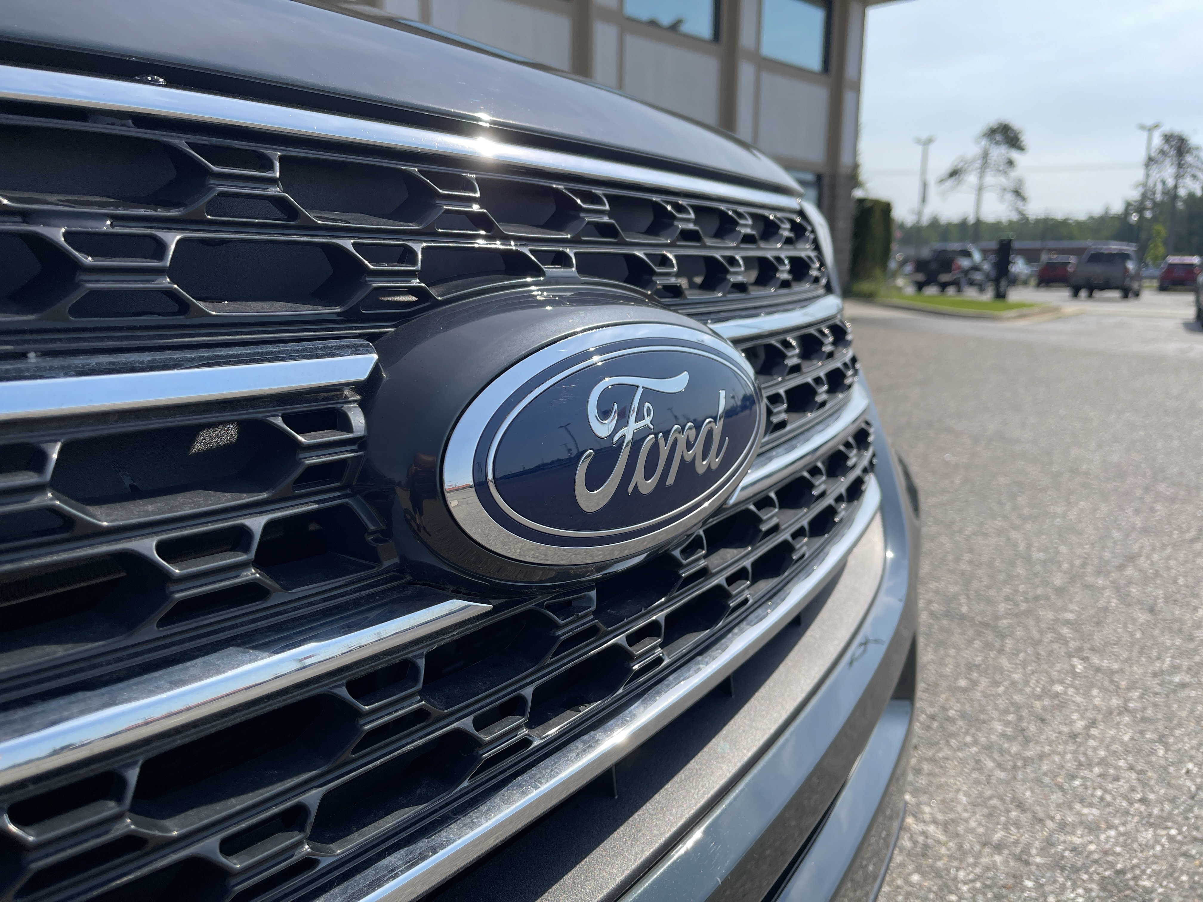 Used 2023 Ford Explorer XLT AWD/4WD image 24