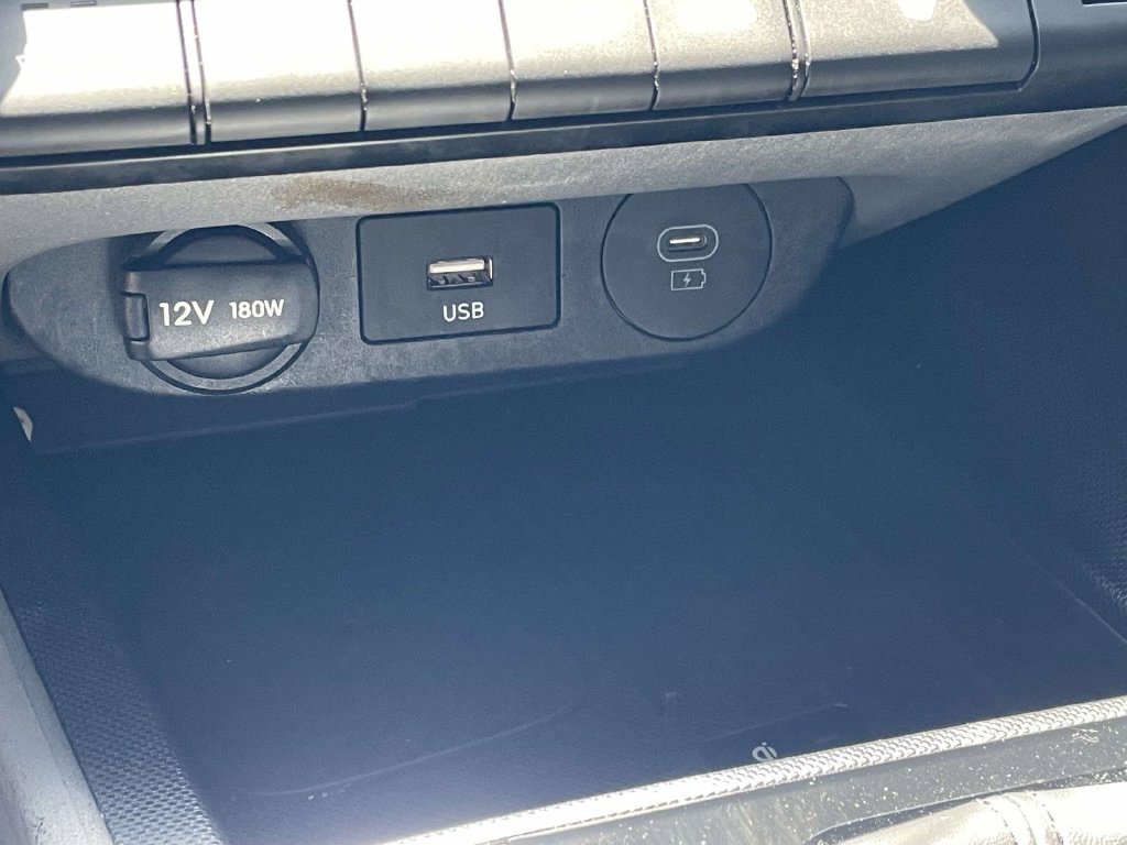 Used 2025 Hyundai Elantra SEL FWD image 18
