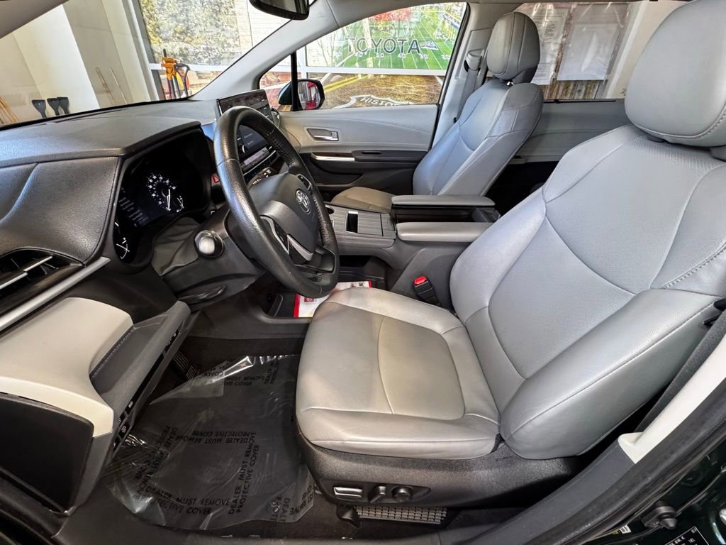 Used 2024 Toyota Sienna XLE image 16