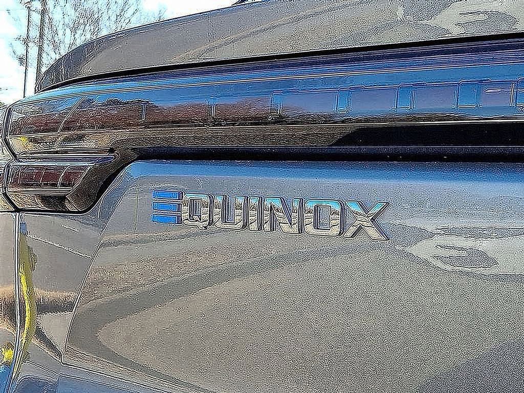 New 2026 Chevrolet Equinox EV LT image 18