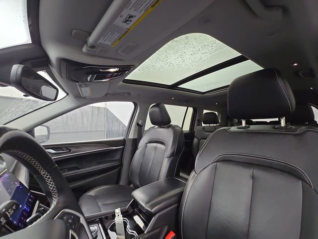 Used 2022 Jeep Grand Cherokee L Limited AWD/4WD image 22