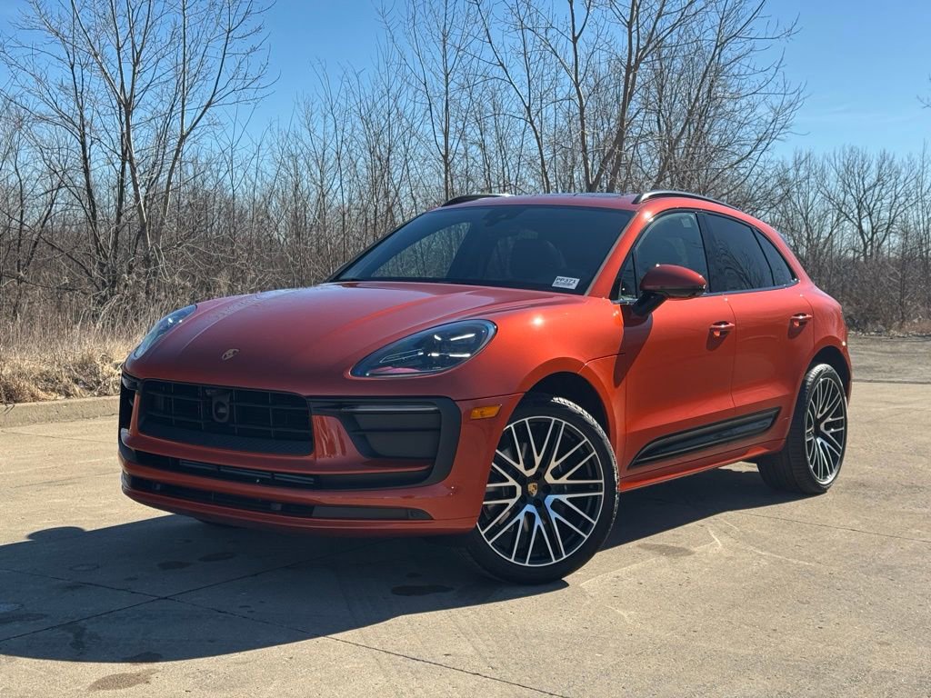 Used 2025 Porsche Macan image 1