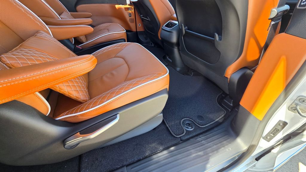 New 2026 Chrysler Pacifica Pinnacle image 14