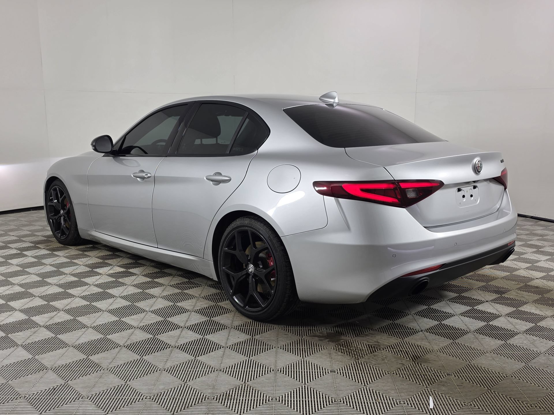 Used 2020 Alfa Romeo Giulia Ti w/ Nero Edizione RWD image 5