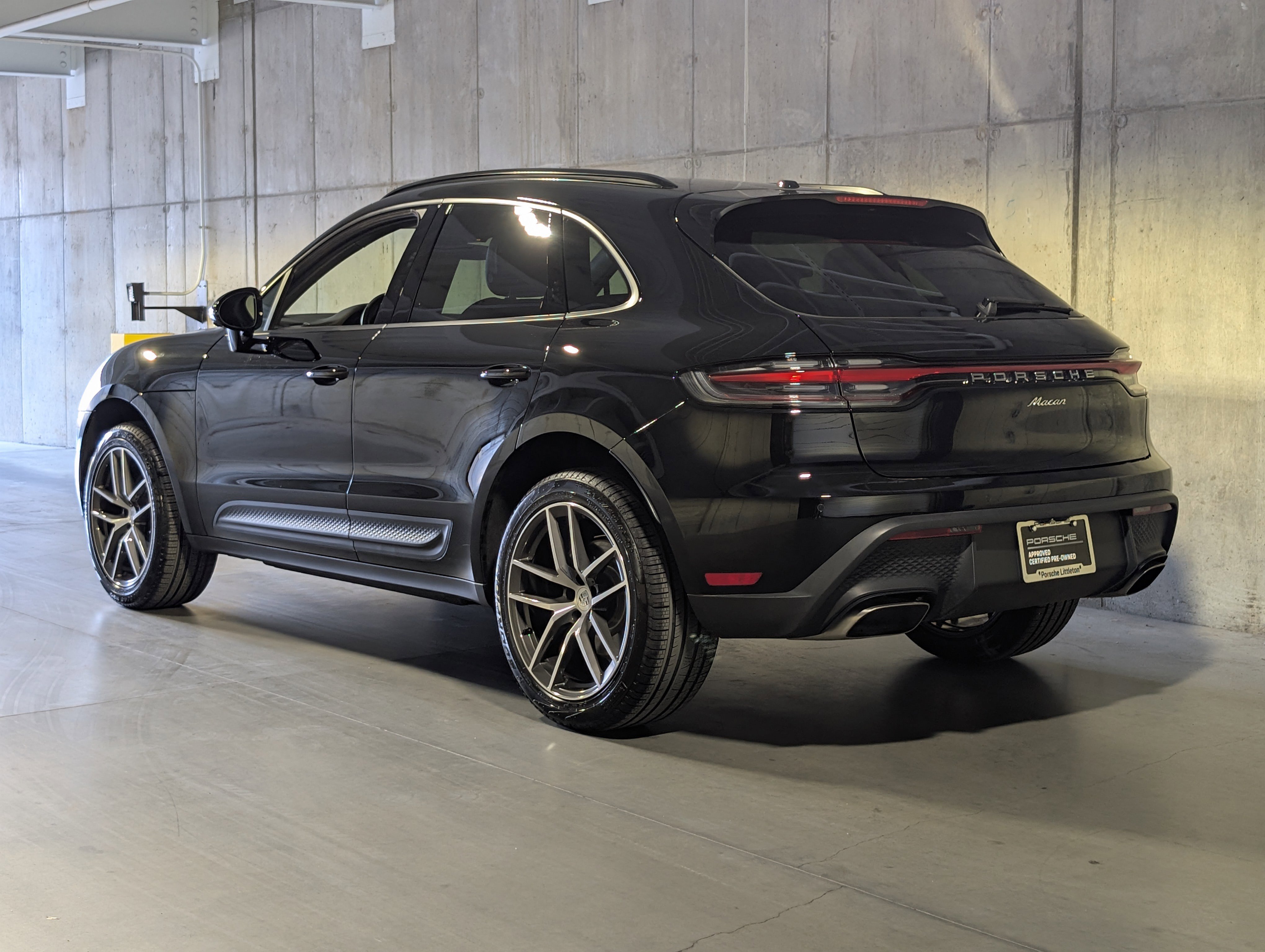 Certified 2026 Porsche Macan image 3