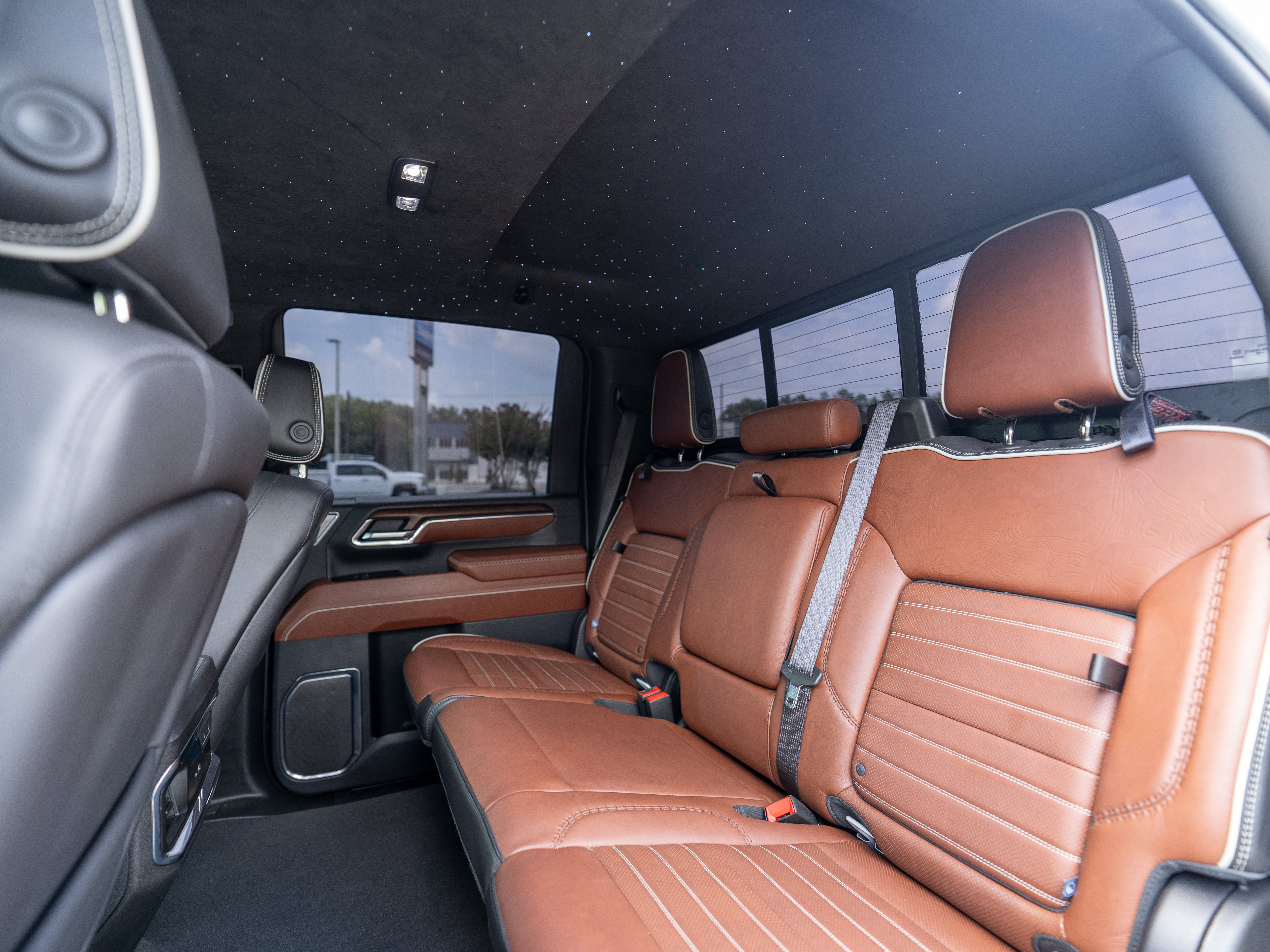 Used 2024 GMC Sierra 3500 Denali Ultimate AWD/4WD image 9