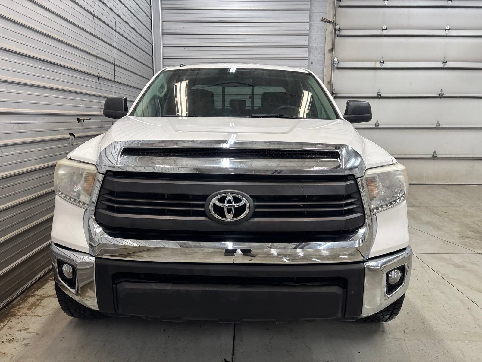 Used 2015 Toyota Tundra SR5 AWD/4WD image 2