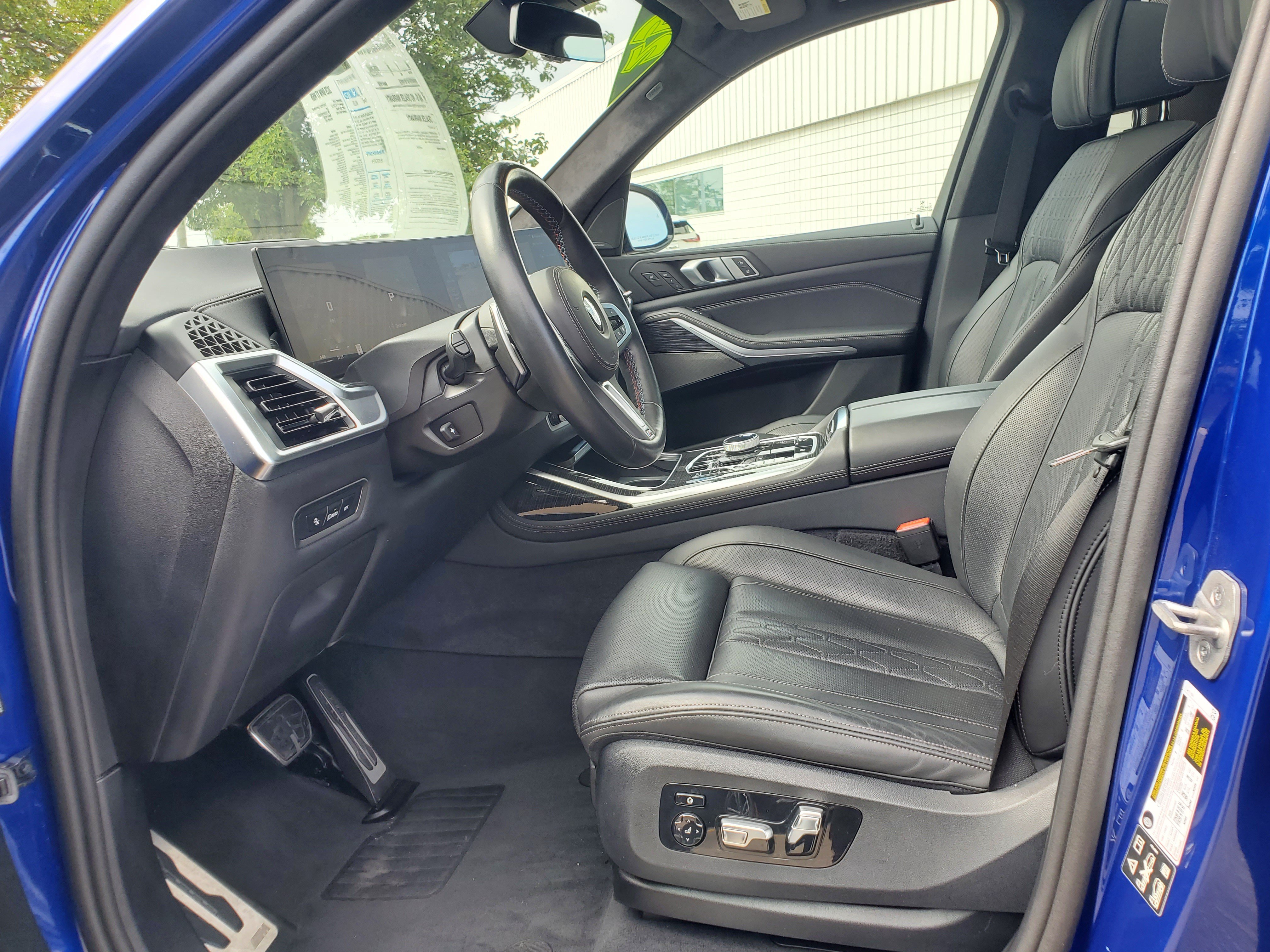 Certified 2025 BMW X7 M60i AWD/4WD image 9