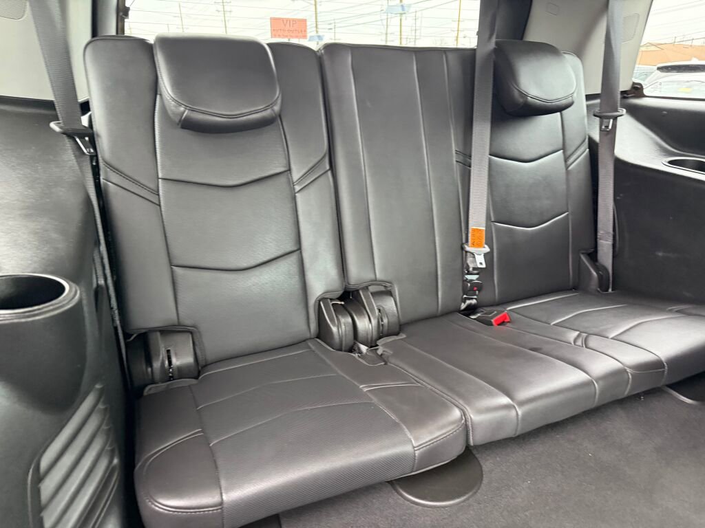 Used 2020 Cadillac Escalade Luxury image 30