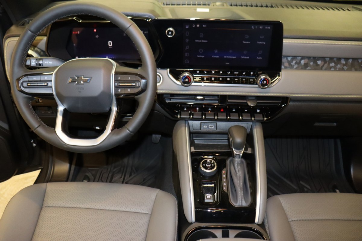 Used 2025 Chevrolet Colorado ZR2 w/ ZR2 Bison Edition image 5