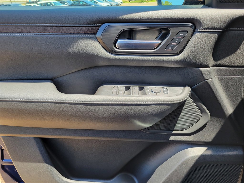 New 2025 Nissan Armada SL w/ Captain's Chari Seat Package image 11