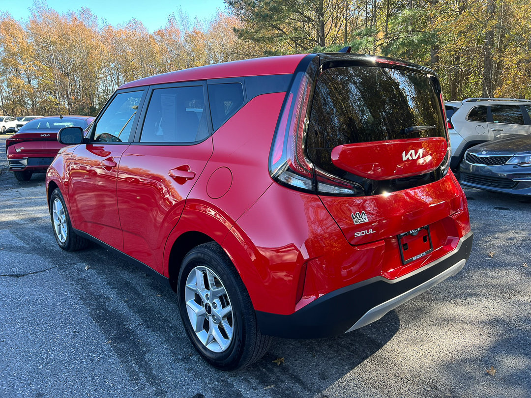 Used 2025 Kia Soul LX w/ LX Technology Package image 3