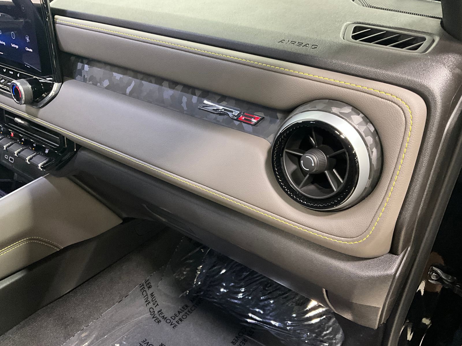 Used 2024 Chevrolet Colorado ZR2 w/ Technology Package AWD/4WD image 17