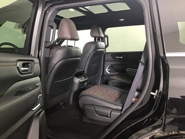 Used 2025 Nissan Armada Platinum image 21