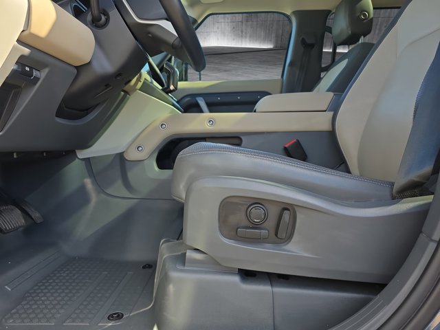 Used 2024 Land Rover Defender 110 X-Dynamic SE image 28