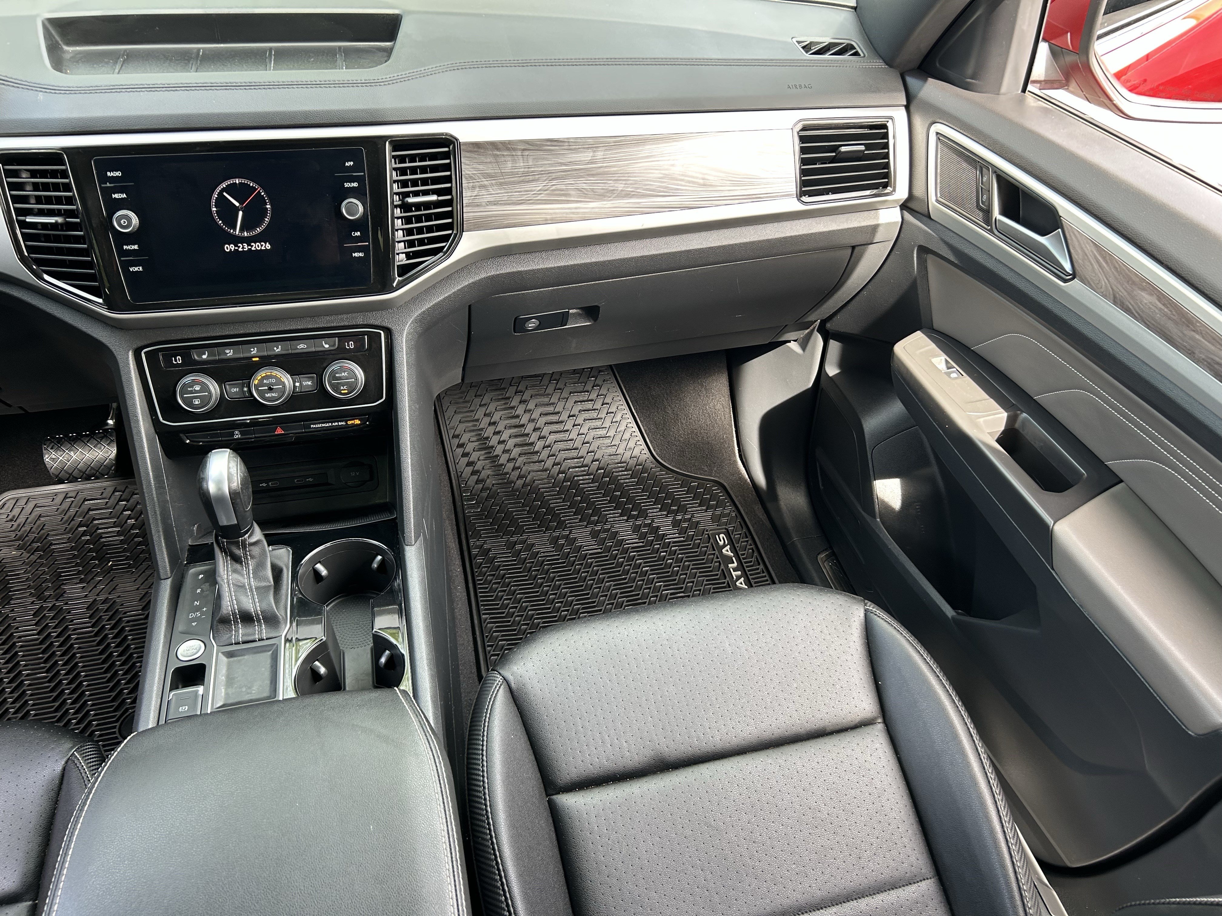 Used 2023 Volkswagen Atlas Cross Sport SE w/ Panoramic Sunroof Package FWD image 14